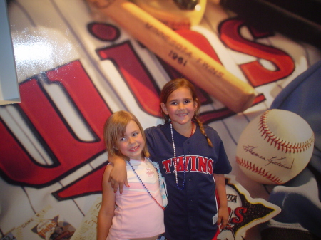 girls at twins game