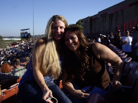 Linda and Lea at the JACK III Concert!