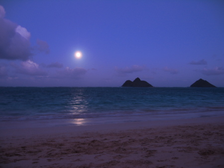 Moonrise over the Mokes