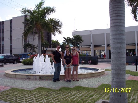 Kat, Stephen, Nicole and Gretchen in Cayman