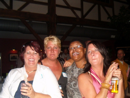 Me, Shelly, Robin & Jennifer night 1....