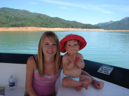 houseboating on Lake Shasta