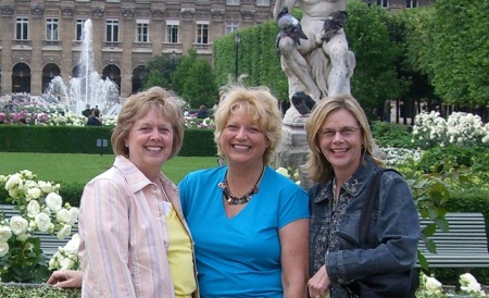 Sisters (Sue and Sherry) in Paris! 2006