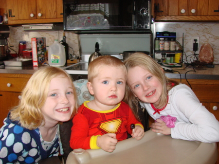 Layla, Marlee and Ozzy....our grandkids<3