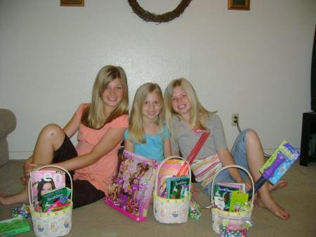 My three granddaughters (Easter '08)