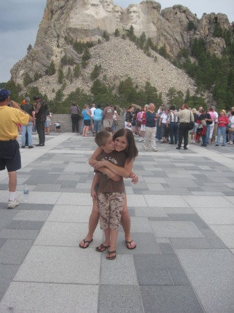 Skyler lovin sissy at mt. rushmore!