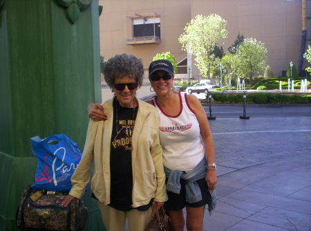 Leslie & Bobbe in Vegas