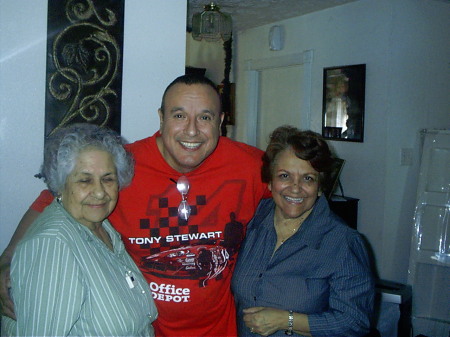 Carlos, Mom and Lucy
