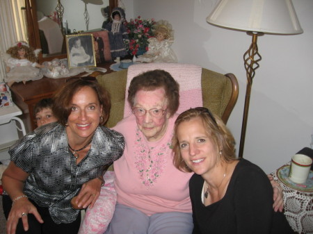 Gail, Grandma and Miki 2008