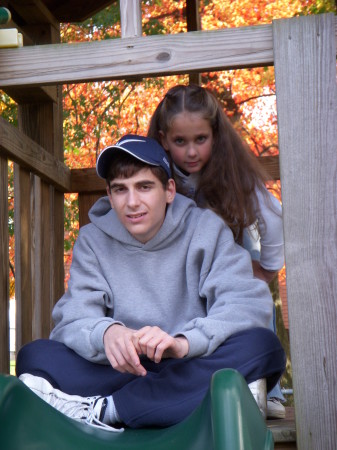 Scott and Taylor in the backyard