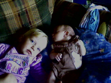 Kloi Rose and little sister Kadynce Leigh