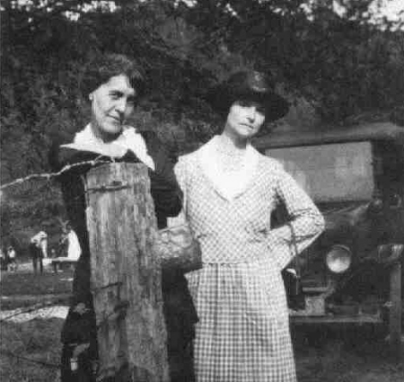 Minnie & Dollie 1925