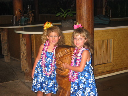 Delaney and Savannah Negron in Maui