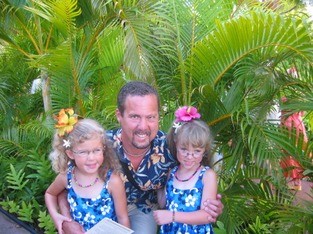 Daddy and his Hula Girls in Maui 2002