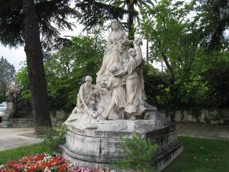 Statue of Queen Victoria on Boulevard Cimiez