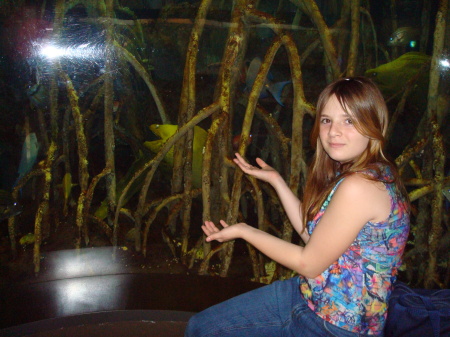 Michelle poses at the Tennessee Aquarium.
