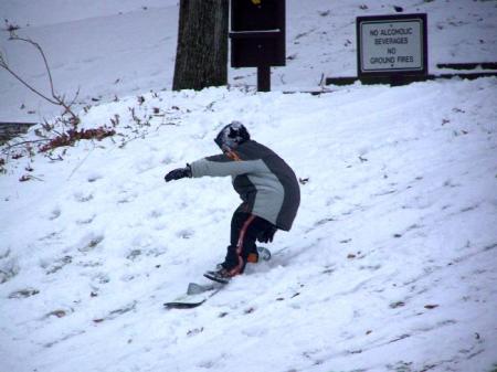 Brayan snowboarding