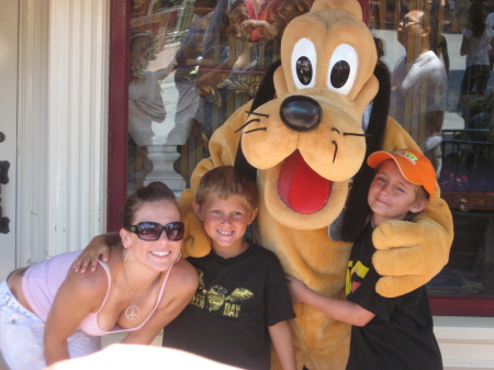 Jessie, Addison and Baylor at Disneyland