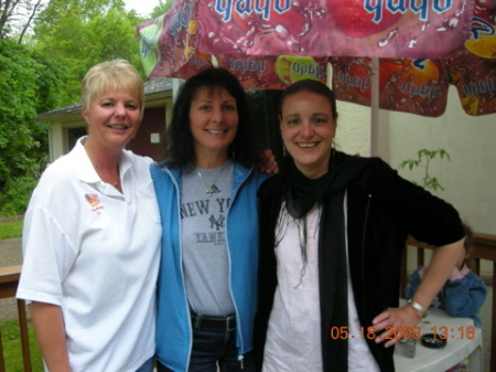 Betty, Carol and MA in NJ, May 2008