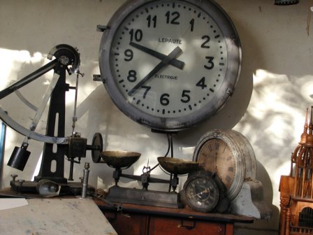 Paris fleamarket clock