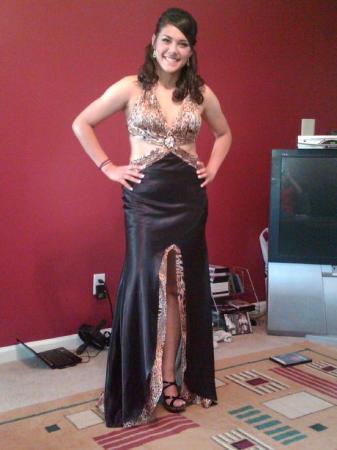 Elyssa looking beautiful for prom 2010