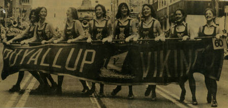 cheerleaders parade