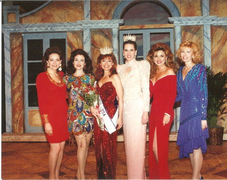 Mrs Ohio with past winners