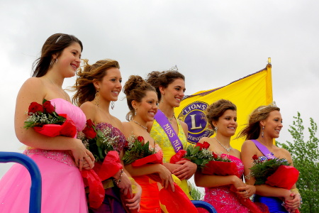 Miss Niagara and Court 2008