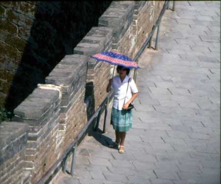 212 tourist woman at great wall212