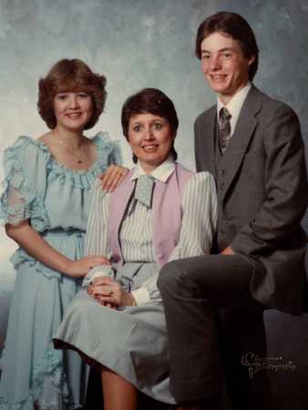 Linda with daughter Peggy and son Mark 1984