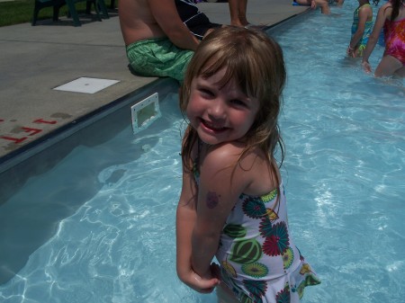 Chloe havin fun at the pool