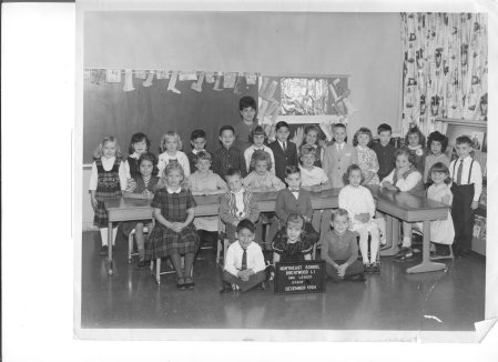 First grade class. I wasn't in it. For some reason the photographer painted out the grade number on the sign. Maybe he got it wrong? 