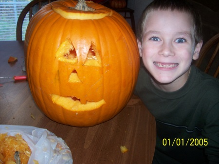 Zackery with his carved pumpkin 08