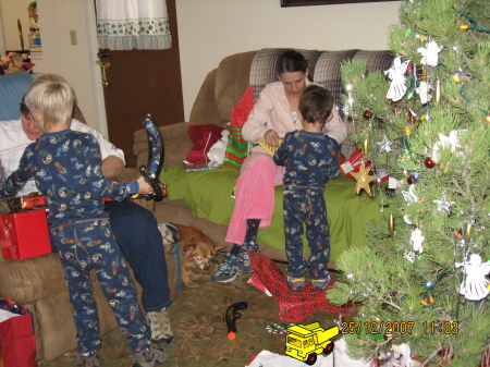 Grandkids,Mom and Grandma Lori