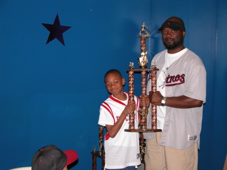 Bruce receives baseball trophy