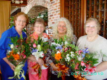 Pauline Odom's album, GKSN classmates at 40 yr reunion