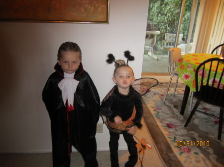 Andrew (5) Abbie (3) Halloween 2010