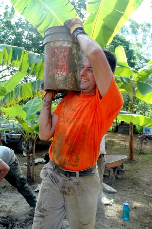 Nicaragua 2007 - hoisting a bucket of concrete