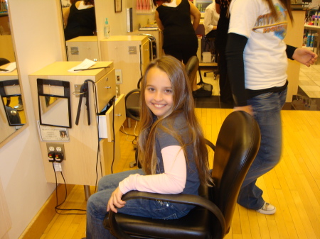 Laurens long hair before she cut it