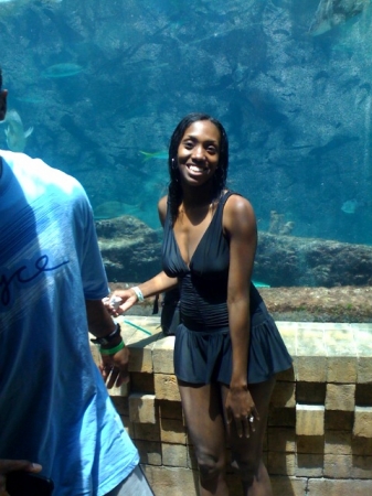 rita at the atlantis aquarium 2