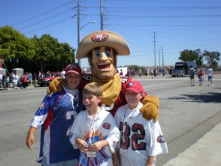 A.J and friends at 49er training camp 07