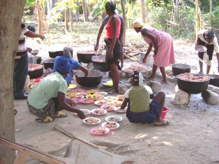 lunch ladies, bayonnais, haiti, dec. 2007
