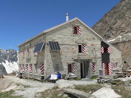 Cabane du Grand mountet alt. 2886m.