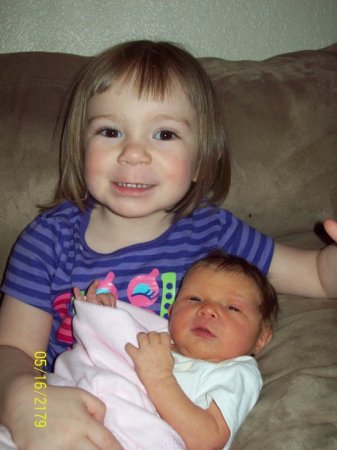 Hadley & her big sister, Lizzie