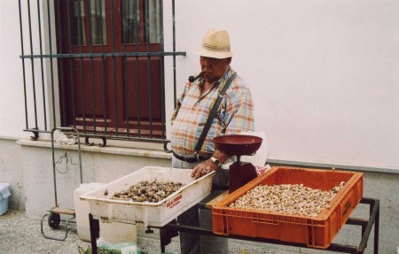 Vendor selling caracoles