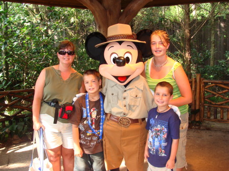 Tammy, Rhylie, Ethan, & Nathan WDW '08