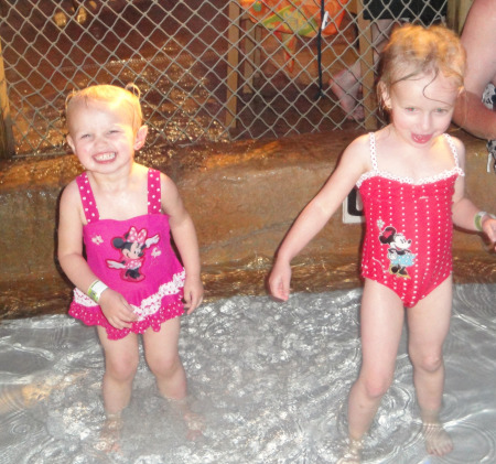 tay and ashy in the wading pool