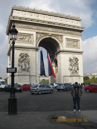 Mike at the Arche de Triumphe