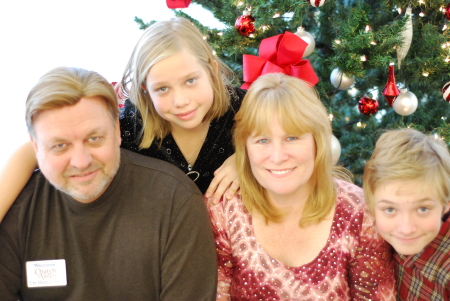Family Christmas Pic 08