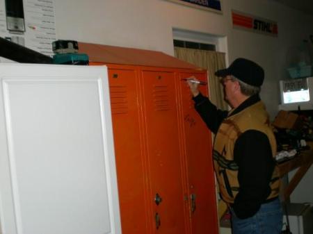 Brian Smith Signs The Famous Locker